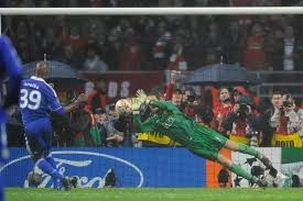 Edwin van der Sar reveals the ...